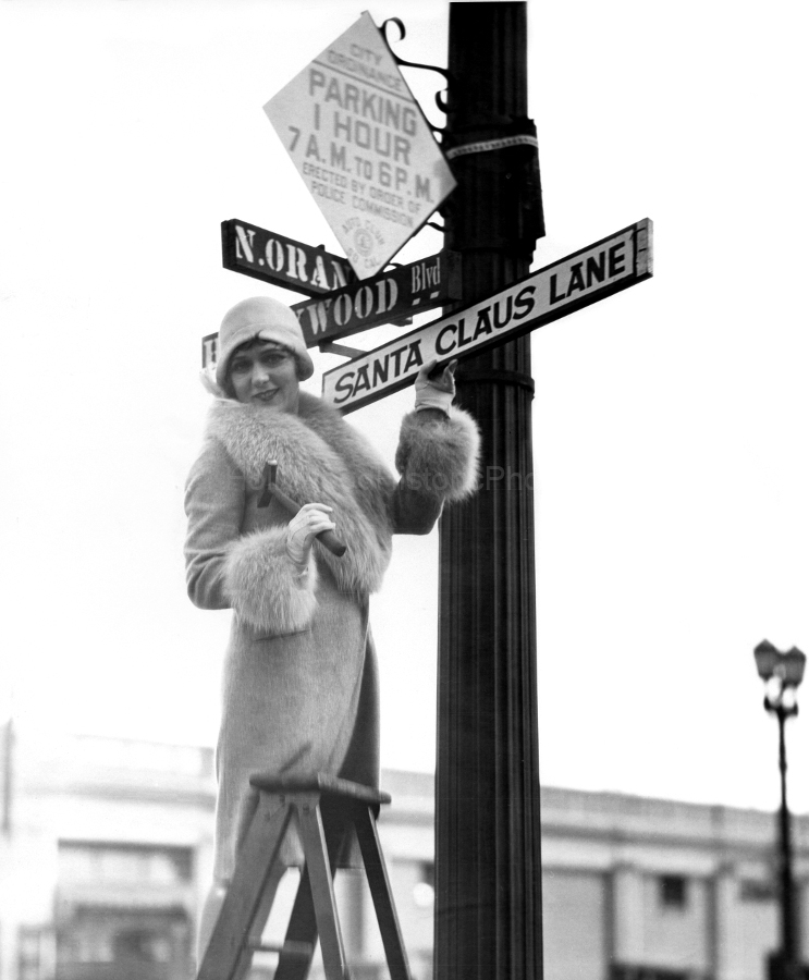Mary Pickford 1926 WM.jpg